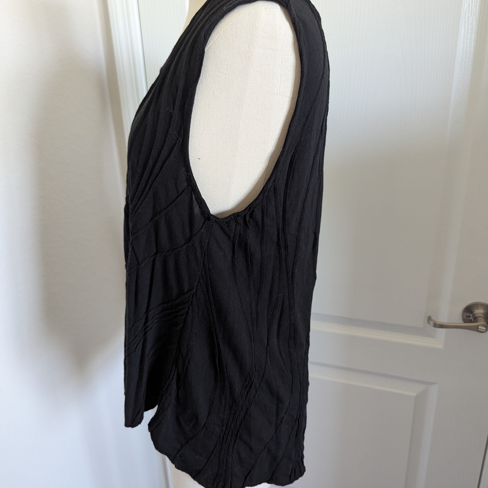 Black Pleated Sleeveless Tank Top - Picture 7 of 8